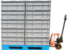 山西都程倉(cāng)儲(chǔ)設(shè)備廠生產(chǎn)的叉車(chē)、托盤(pán)、以及塑料周轉(zhuǎn)箱之間的配合使用場(chǎng)景